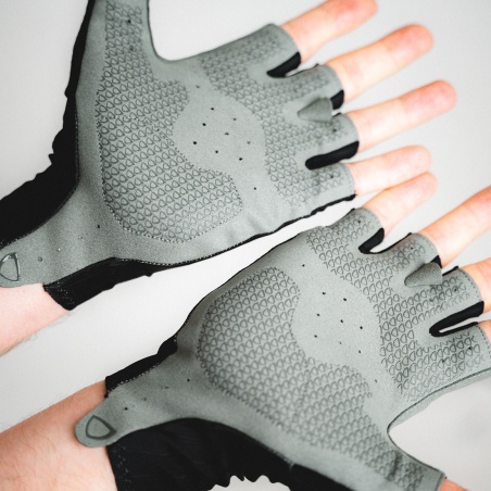 Spatzwear Aero Glovz Radhandschuhe kurz schwarz